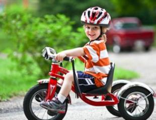 Как научить ребенка кататься на двухколесном велосипеде?
